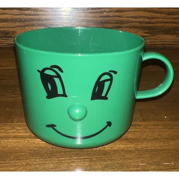 Kitschy Smiley Face Plastic Cups 1970's 3D Nose Dolce Vita - Picture 2 of 7